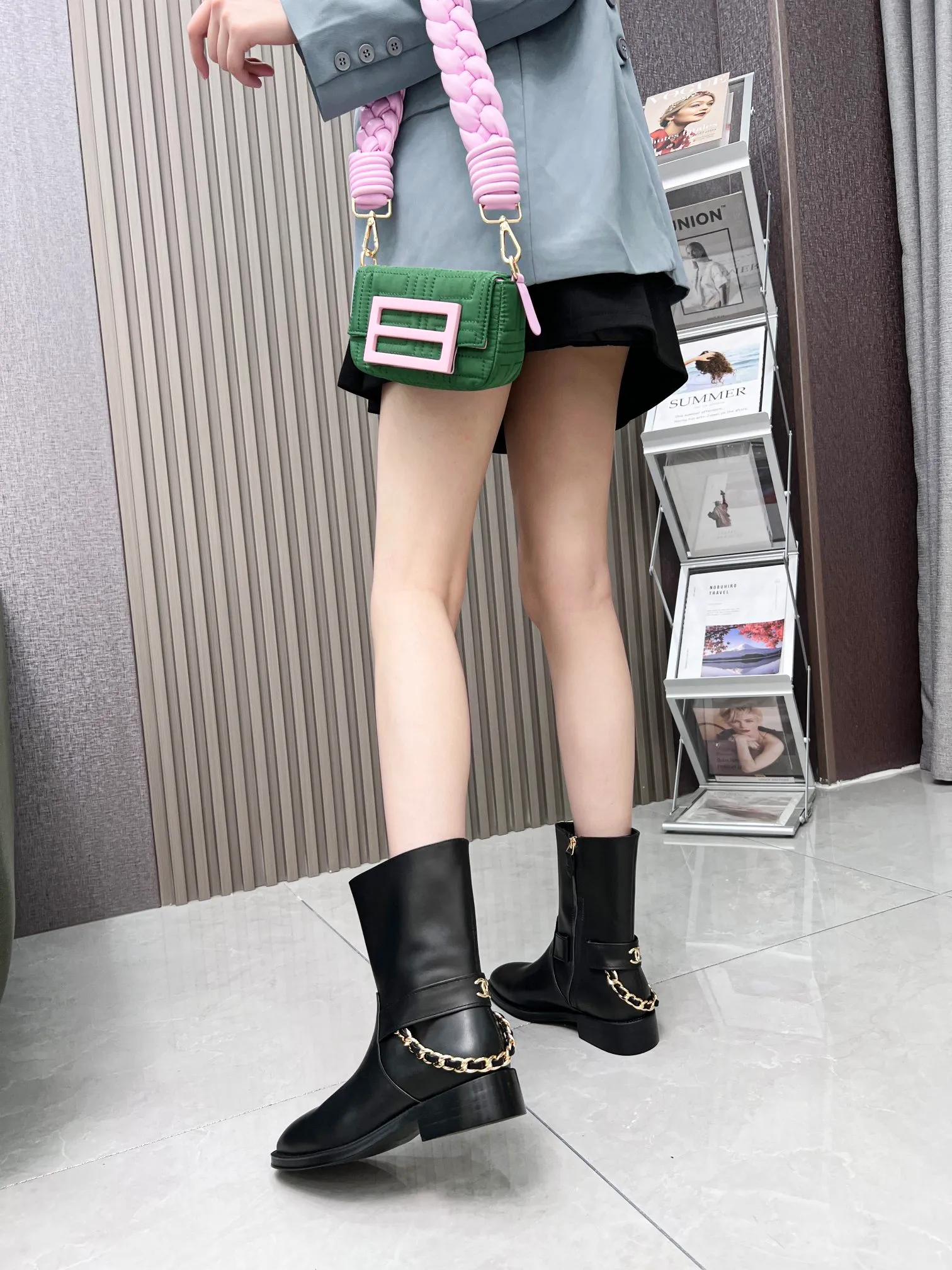 👟👟Ex-factory price 620👟👟 New short boots🔥 ✨Chanel 2022CHANEL official website synchronizes the latest side zipper high boots 😍Purchase level quality ✔Original material ⚡2.5 cm comes with a heightening and slimming effect😍Very versatile and elegant on the feet😘Internet celebrity street style Chanel custom logo handmade chain decoration & Upper: black calfskin & Inner/foot pads: imported sheepskin & Heel height: 2.5 & Tube height: 15 inches/7.5 inches &Size: 35–40, size 41 customized